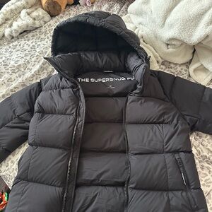 aritzia black supersnug size medium